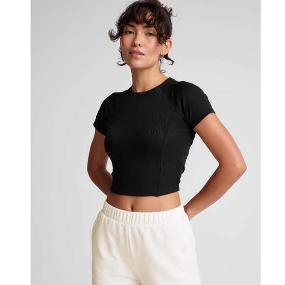 Beyond Yoga Women's Small Silhouette Cropped Tee Black NWT RIbbed Fabric - Picture 2 of 7